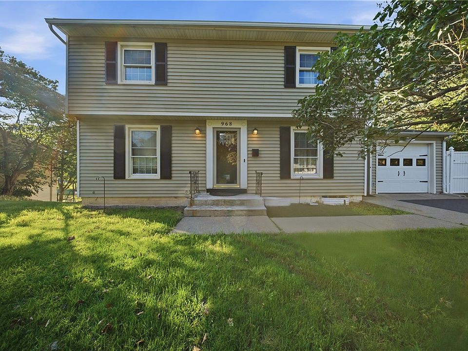 1st image of 968 Rumson Rd