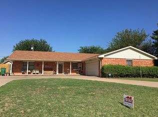 1527 Cindy St, Mangum, OK 73554