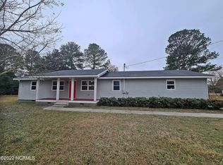 102 Robinson St, Clinton, NC 28328