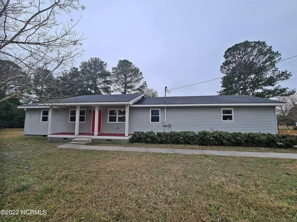 102 Robinson Circle, Clinton, NC 28328