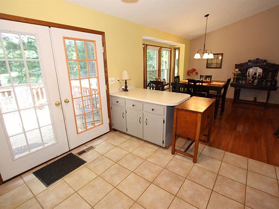 4th image of 125 Saint Johns Dr