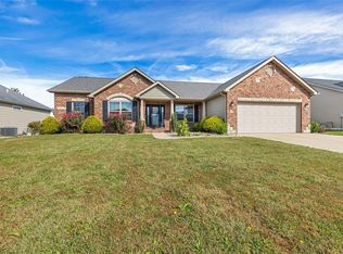 1035 Creekside Dr, Waterloo, IL 62298