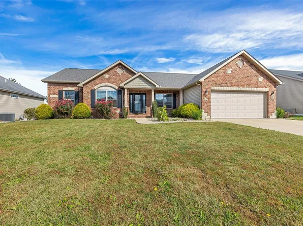 1035 Creekside Dr, Waterloo, IL 62298