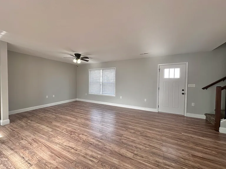 450 Villa Way #450 — Photo 3