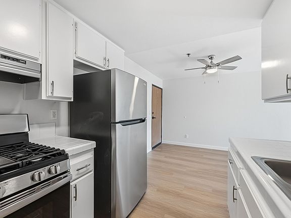 5th image of 1850 Williams St APT 203