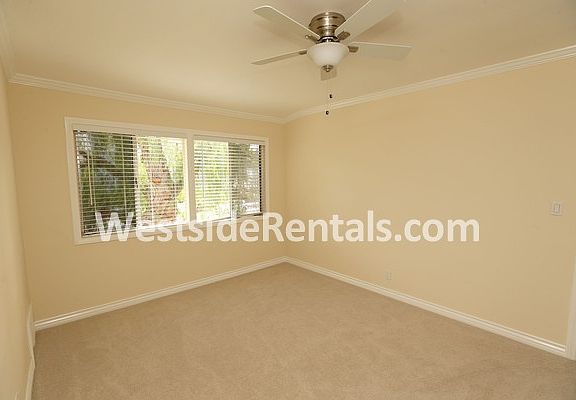 4th image of 14065 Moorpark St