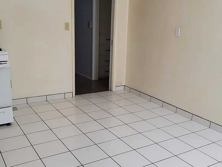 Kitchen & Stove