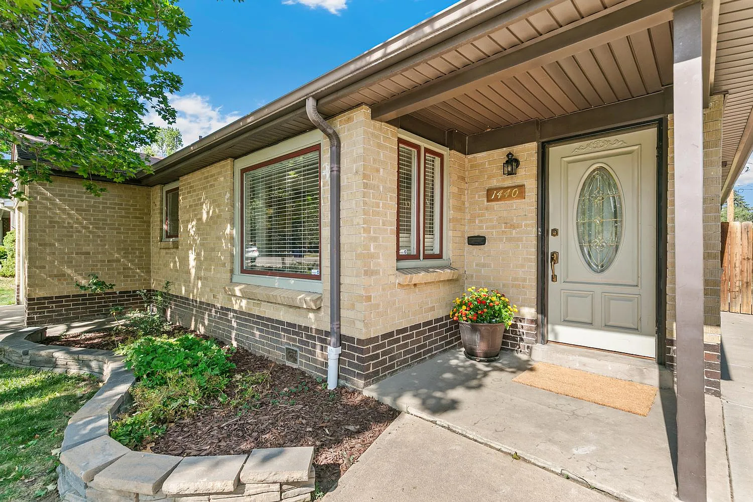 3 bed, 1091 sqft, $3,000 — Photo 3