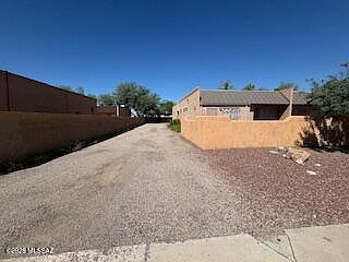 3rd image of 1029 E Irwin Pl #A