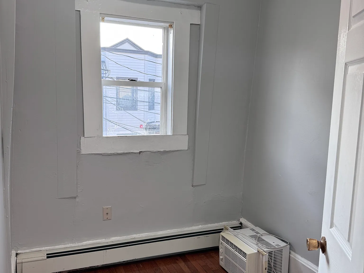 3 bed, 1000 sqft, $3,300 — Photo 4