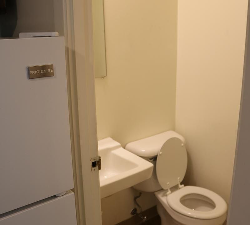 1st image of 488 Eastwood St