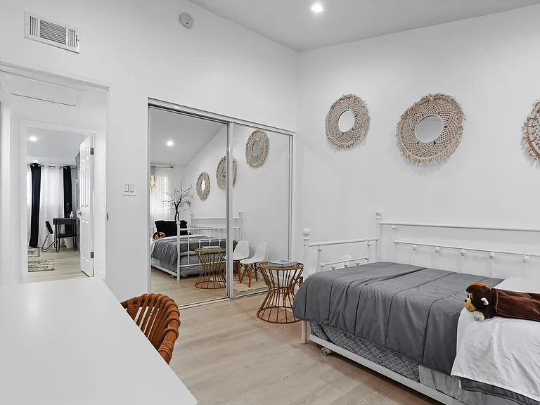 390 Bedford Pl — Photo 24