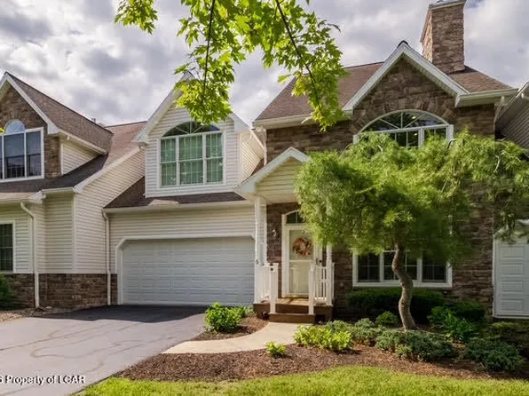 5 Dakota Dr, Dallas, PA 18612