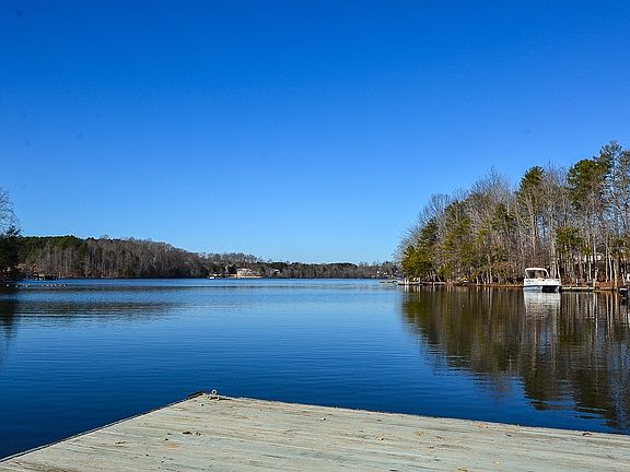 3rd image of 137 Shore Heights Dr