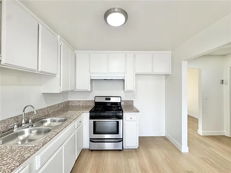 11075 Westminster Ave — Photo 26