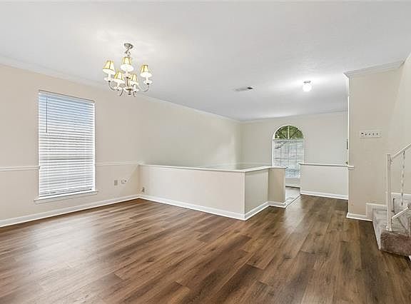 3rd image of 218 Aurora Ave