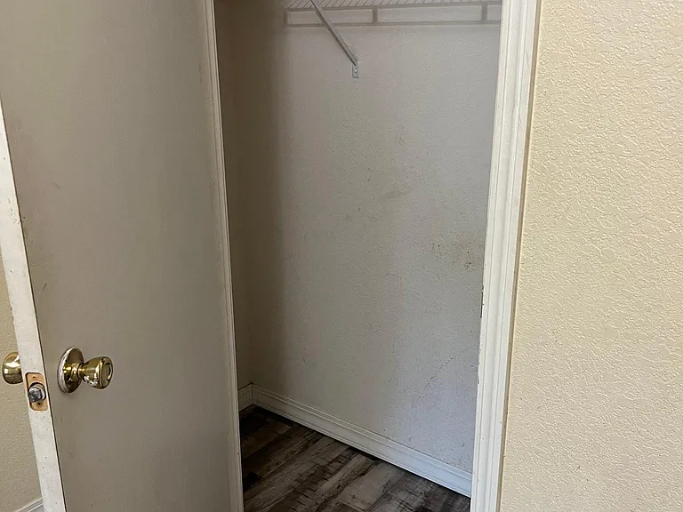 3rd bed closet