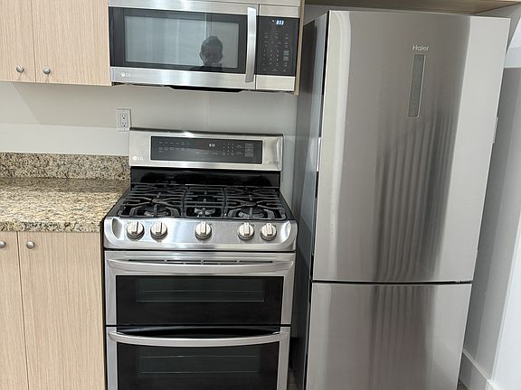 5th image of 4326 Irving St #101