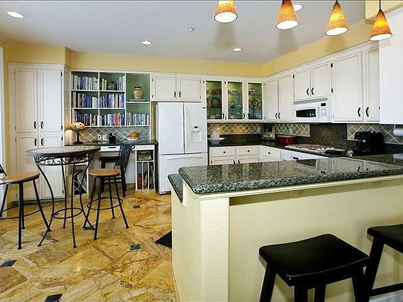 5th image of 170 Pizarro Ave
