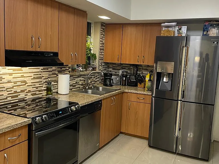230 SW 65th Way — Photo 3