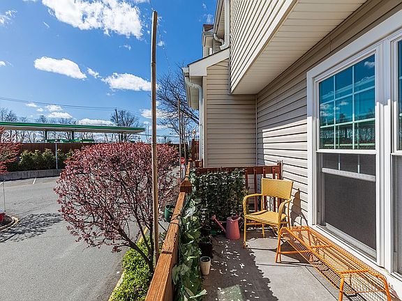 2nd floor balcony/patio