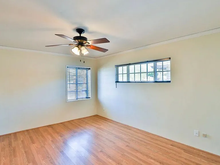 2421 W Anderson Ave — Photo 17