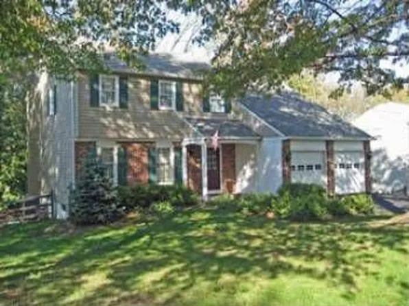 19 Seedling Dr, Holland, PA 18966