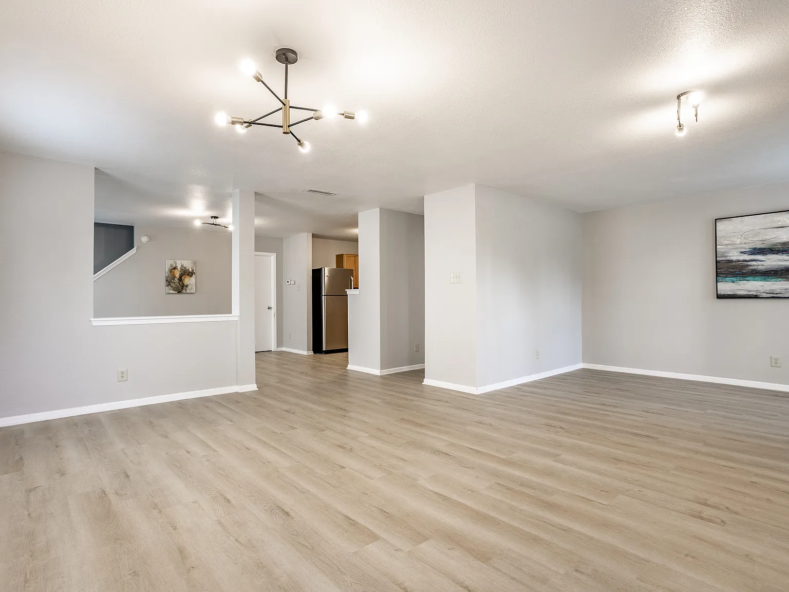 4 bed, 2128 sqft, $2,125 — Photo 3