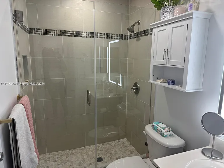 995 Riverside Dr #111 — Photo 8