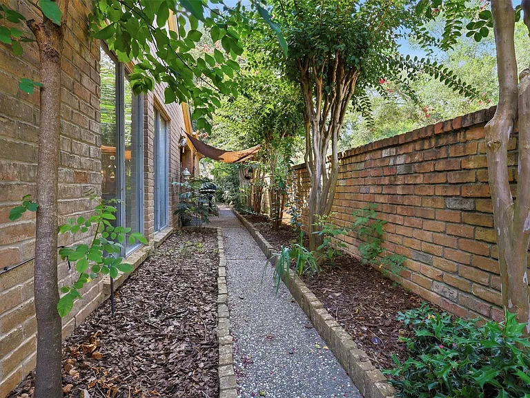 321 Champions Colony St #III — Photo 20