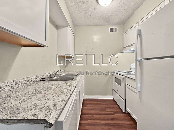 4th image of 3105 Fordhaven Rd #1