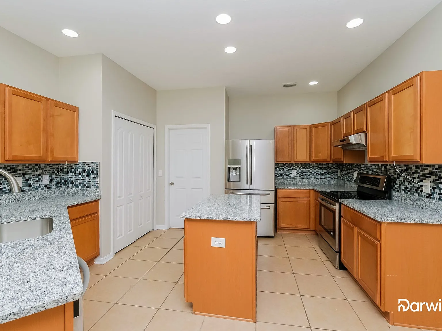 4 bed, 2.0 bath, 2366 sqft, $2,245 — Photo 3