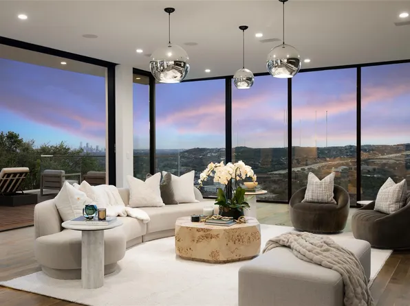 6607 W Courtyard Dr, Austin, TX 78730