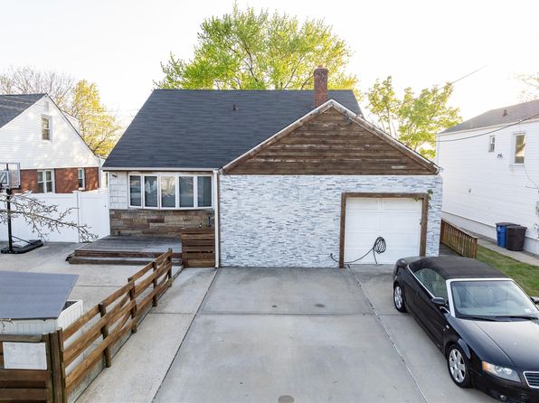 563 Oxford Road, Cedarhurst, NY 11516