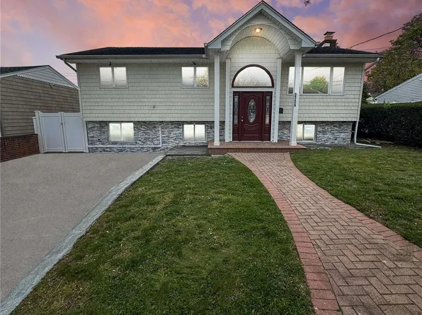 3724 Stokes Avenue, Bethpage, NY 11714