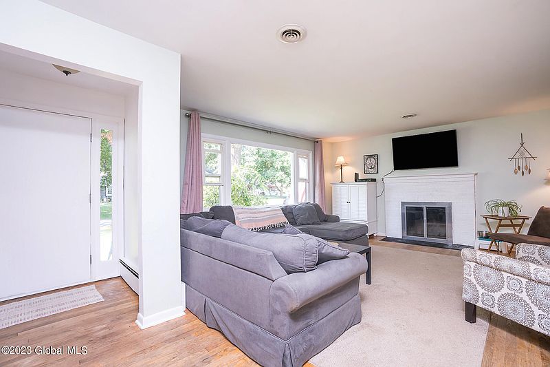 5th image of 53 Paxwood Road