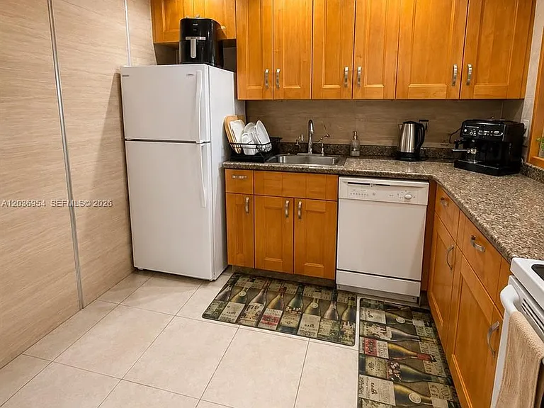 1000 Parkview Dr #505 — Photo 8