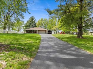 920 Dickinson Rd, Independence, MO 64050