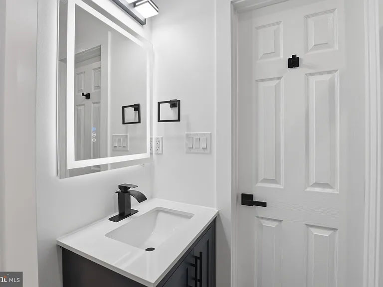 129 Hamilton St NW — Photo 45