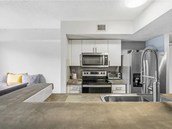 1570 S 42nd Cir APT 203, Vero Beach, FL 32967