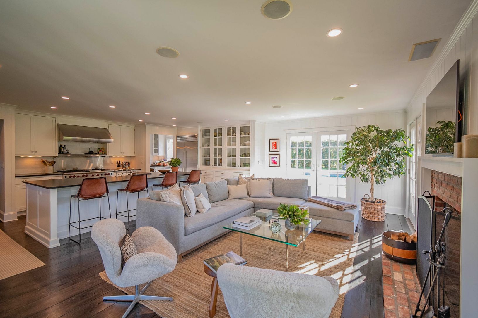  Kitchen and family room