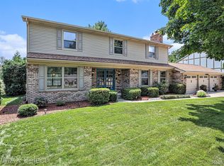 1528 Kings Bridge Rd, Grand Blanc, MI 48439