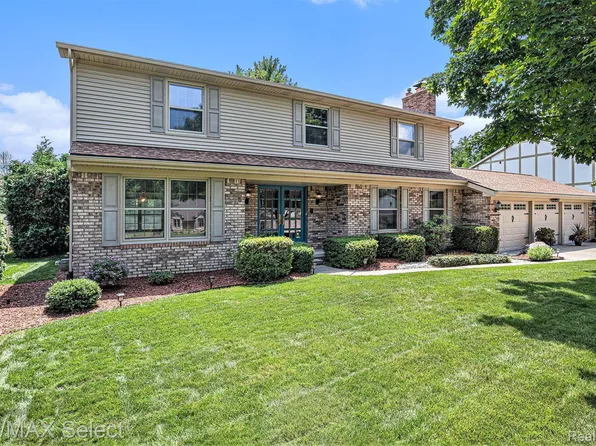 1528 Kings Bridge Rd, Grand Blanc, MI 48439