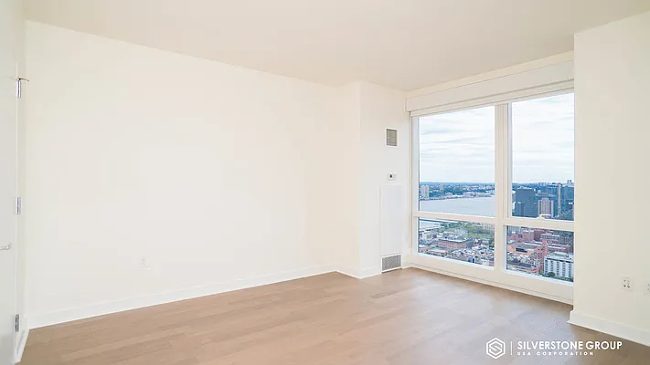 Rented by Silverstone Group USA Corp. | media 21