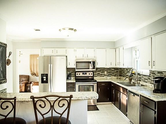 2nd image of 3900 Oakus Dr