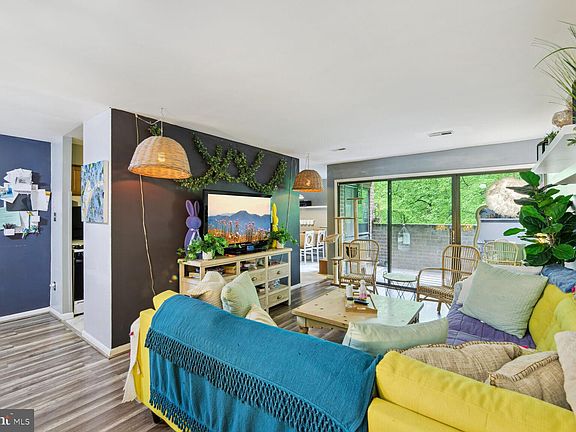 4th image of 11220 Chestnut Grove Sq APT 322