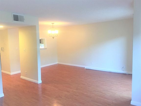 4th image of 427 W Glenoaks Blvd APT 5