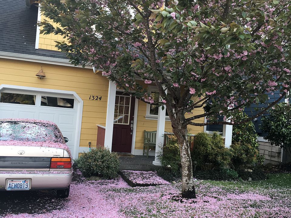 2nd image of 1324 Stonecress Ln NE