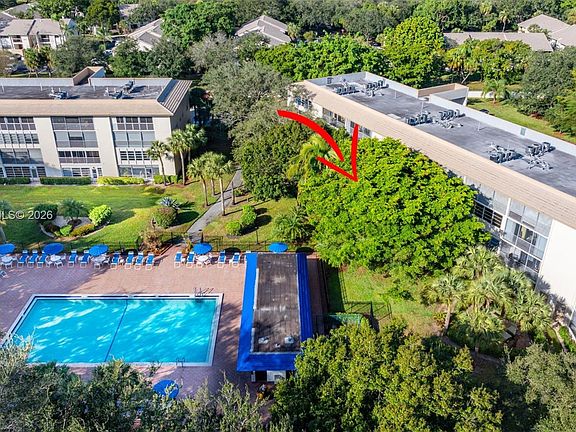 5th image of 2301 Lucaya Ln APT M1