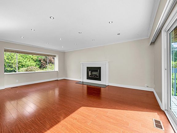 2nd image of 84 Laurie Cres